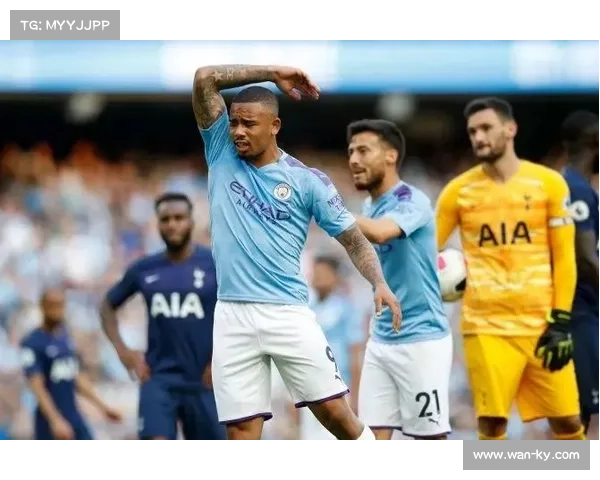 梅拉布夺冠后现身夜店活动 与斯特林婚礼同框引发热议 梅拉布夺冠后现身夜店活动 与斯特林婚礼同框引发热议