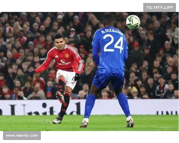 B费任意球助攻卡塞米罗，曼联开局梦幻